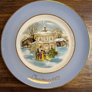 Avon 1977 Christmas Plate Series